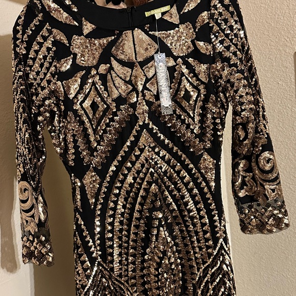 Woman’s long sleeve Gianni dress❤️👗 - Picture 7 of 11